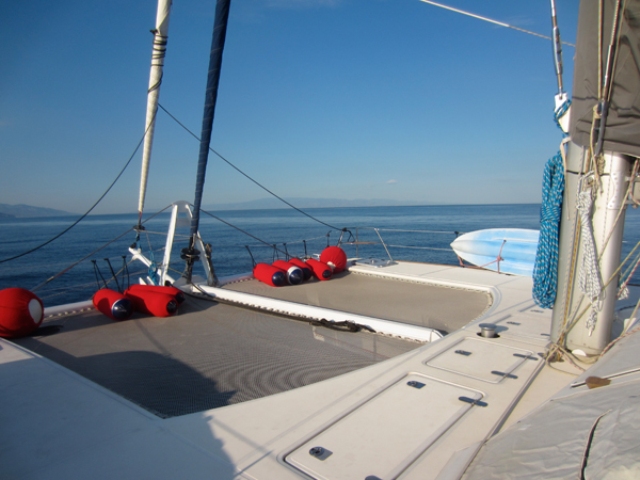catana58_brise_marine_yachting_exterieur_trampolines.jpg  