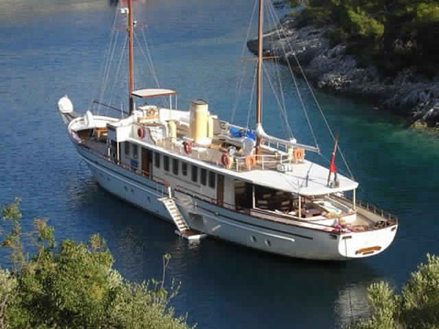 yacht-classique-deluxe-31m-8-pax-VIP-14.jpg
