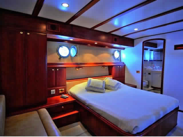 yacht-classique-deluxe-31m-8-pax-VIP-38.jpg